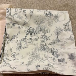 BABY BLANKET
White Cotton Knit with Toile de Jouy Print